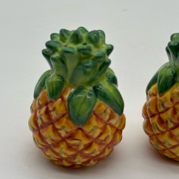 Chesapeake Bay Pineapple Salt and Pepper Set - Picture 3 of 7
